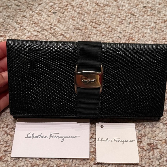 Salvatore Ferragamo Vara Bow Long Wallet - Picture 1 of 14